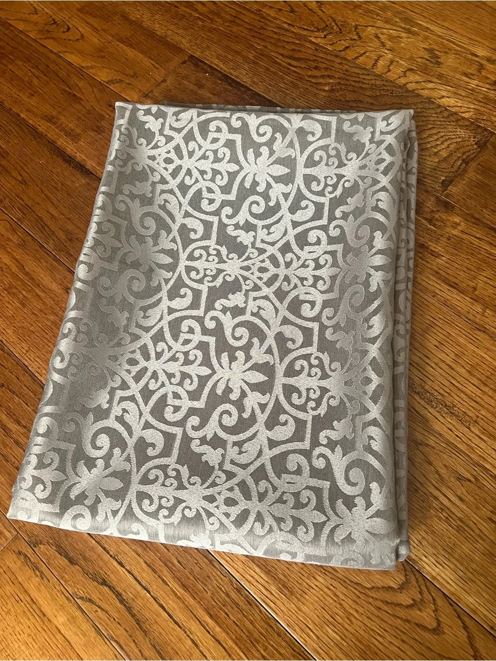 Royal Velvet Tablecloth Rectangular Damask Taupe Platinum 60” x 84”